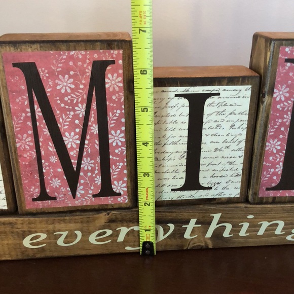 Wooden Block Decor “Family is everything” - Picture 11 of 11